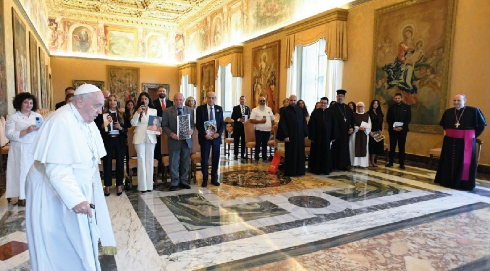 el Papa Francisco quiso recibir en el Vaticano a familiares de víctimas fallecidas durante las explosiones