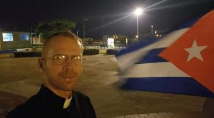 Kenny Fernández Delgado, párroco de la iglesia de San Antonio de Padua, en Arroyo Naranjo.