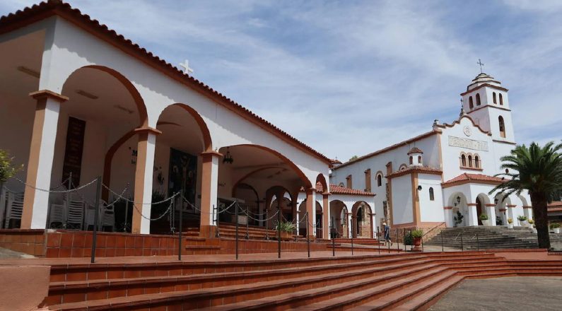 La devoción a Chandavila se remonta a 1945, cuando se alegó que Nuestra Señora se apareció a dos jóvenes