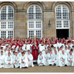 Santa Sede interviene comunidad religiosa francesa floreciente en vocaciones