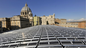 Una de las iniciativas más destacadas es la instalación de nuevos sistemas de energía solar en varias áreas clave del Vaticano