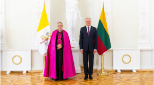 arzobispo Georg Gänswein, exsecretario privado de Benedicto XVI, ha iniciado oficialmente su nuevo papel como nuncio apostólico en los países bálticos.