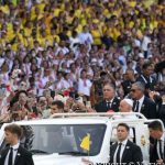 el Papa Francisco presidió la Santa Misa en el estadio «Gelora Bung Karno», de Yakarta, ante unas 100 mil personas.