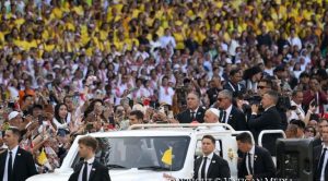 el Papa Francisco presidió la Santa Misa en el estadio «Gelora Bung Karno», de Yakarta, ante unas 100 mil personas.