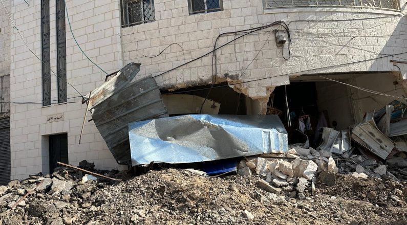 esta iglesia no está en Gaza, epicentro del conflicto, sino en Cisjordania, zona de Palestina ocupada por Israel.