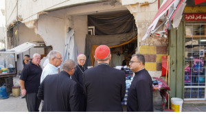 realizó una visita de solidaridad a la parroquia latina de Jenin y evaluó los daños causados ​​por la reciente operación militar israelí