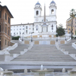 una sentencia de la Corte de Cuentas de Francia puso en duda la soberanía italiana sobre la famosa Escalera Española y la iglesia adyacente, Trinità dei Monti, en la Piazza di Spagna