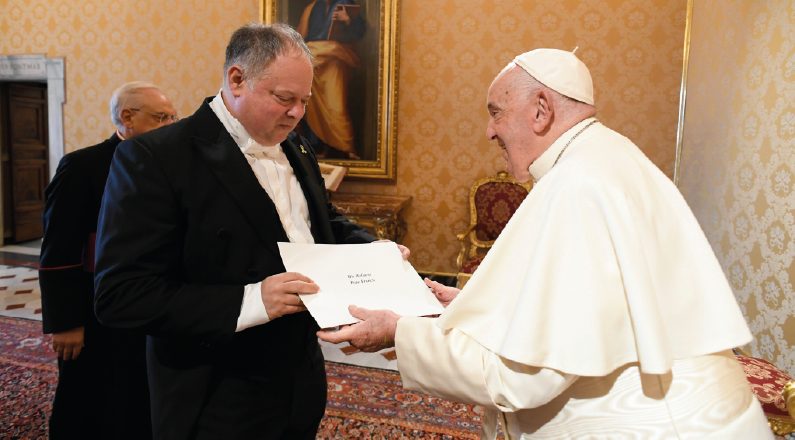 Yaron Sideman presentó al Papa Francisco las cartas credenciales que le acreditan como embajador del Estado de Israel ante la Santa Sede