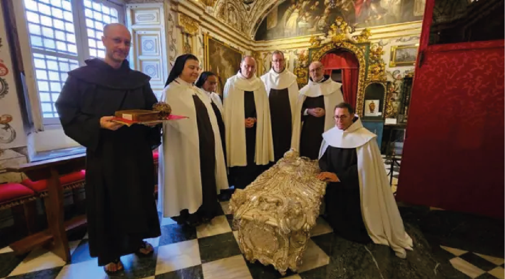 El cuerpo de Teresa de Jesús se encuentra en la capilla de la Anunciación, en la ciudad salmantina de Alba de Tormes, donde falleció