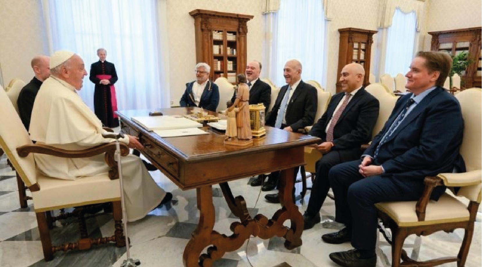 el Papa Francisco recibió en el Vaticano al ex primer ministro israelí Ehud Olmert y al ex ministro de Asuntos Exteriores palestino Nasser Al-Kidwa