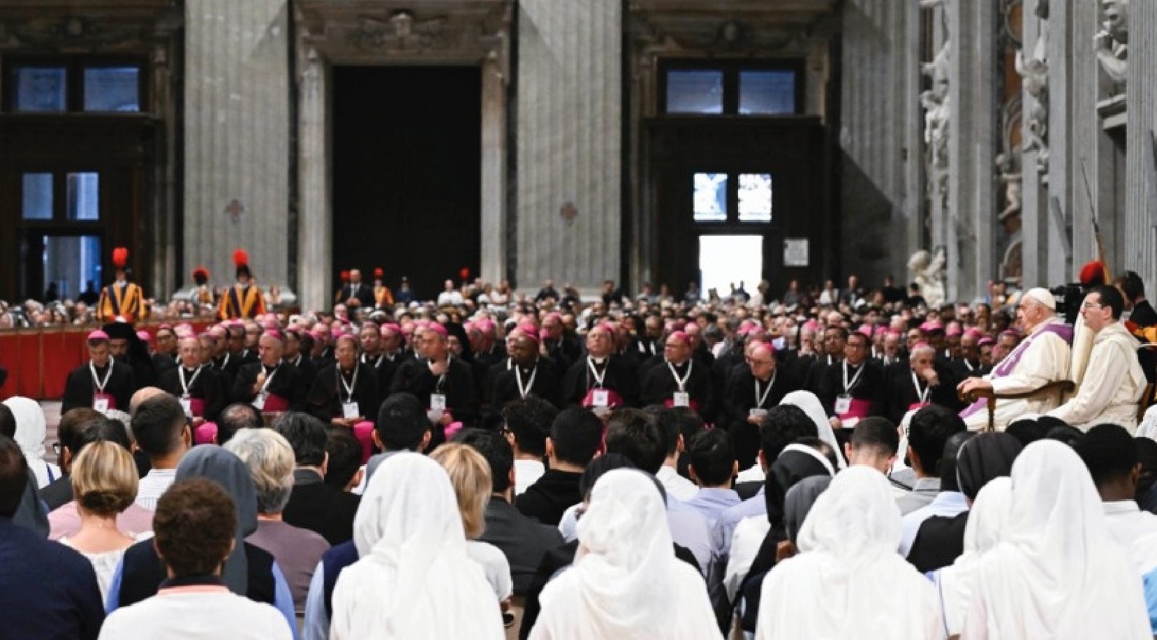 La vigilia se tuvo en el interior de la basílica de San Pedro