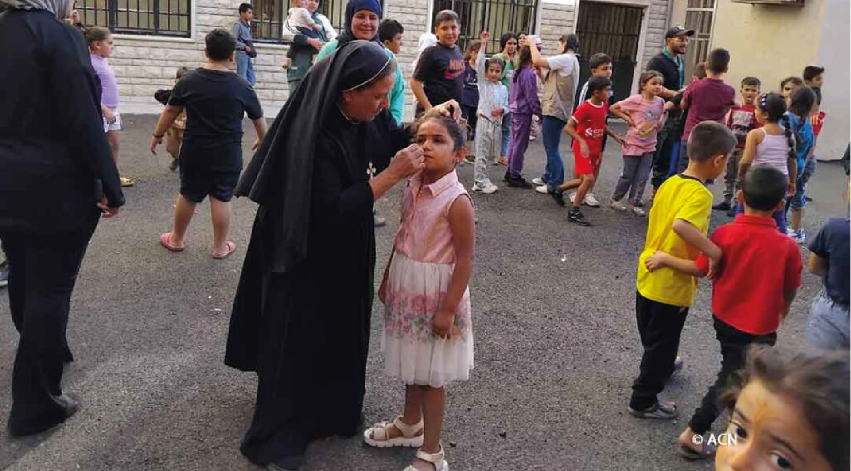 las 15 hermanas de la Congregación de Nuestra Señora del Buen Socorro en Jabboulé no sólo han abierto las puertas de su convento, sino también las de la escuela