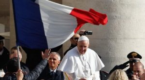 el cardenal François-Xavier Bustillo, obispo de Ajaccio, confirmó la llegada del Papa Francisco a Córcega el 15 de diciembre.