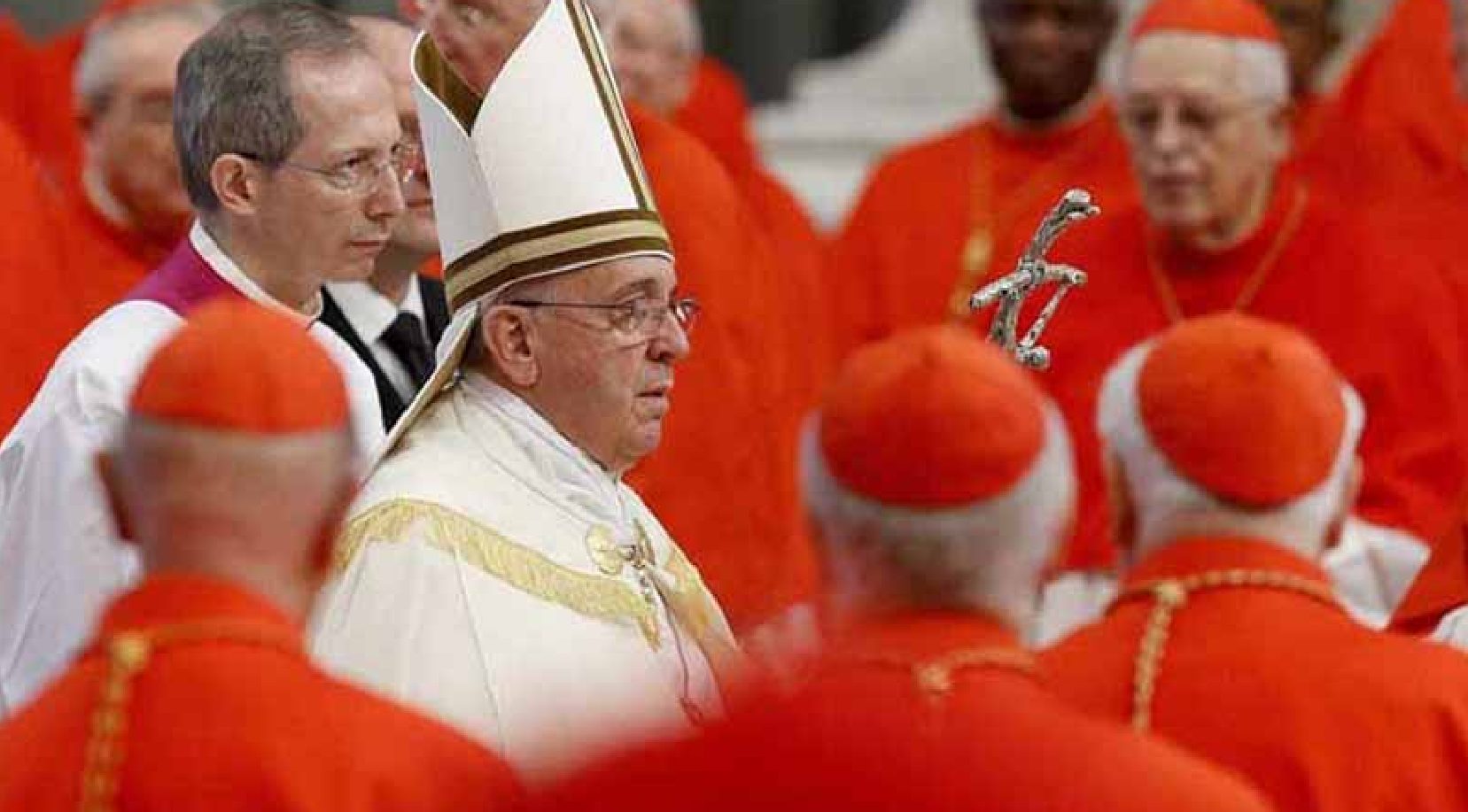 el Papa Francisco ha enviado una carta al Colegio de Cardenales, Prefectos y jefes de instituciones curiales