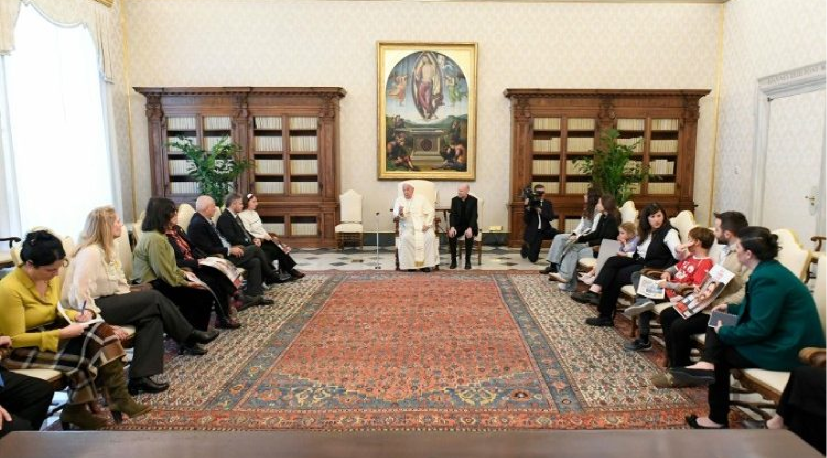 el papa Francisco se reunió en el Vaticano con varios rehenes que el 7 de octubre de 2023 fueron secuestrados por Hamás