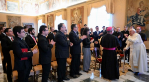 Los seminaristas estaban acompañados por los obispos de Pamplona y San Sebastián.