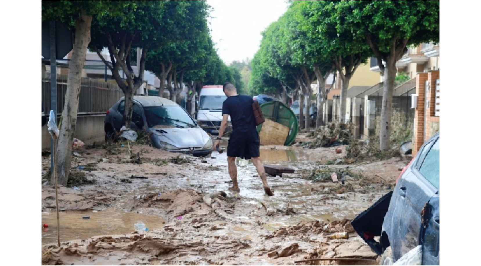 Los servicios de emergencia han estado operando sin descanso