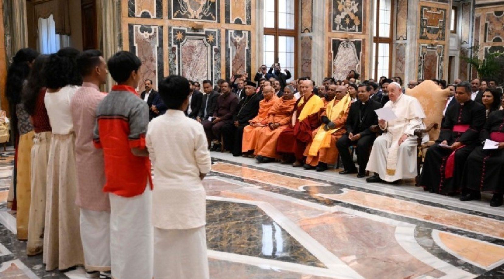 A los participantes en la Conferencia Interreligiosa promovida por el "Sree Narayana Dharma Sanghom Trust"