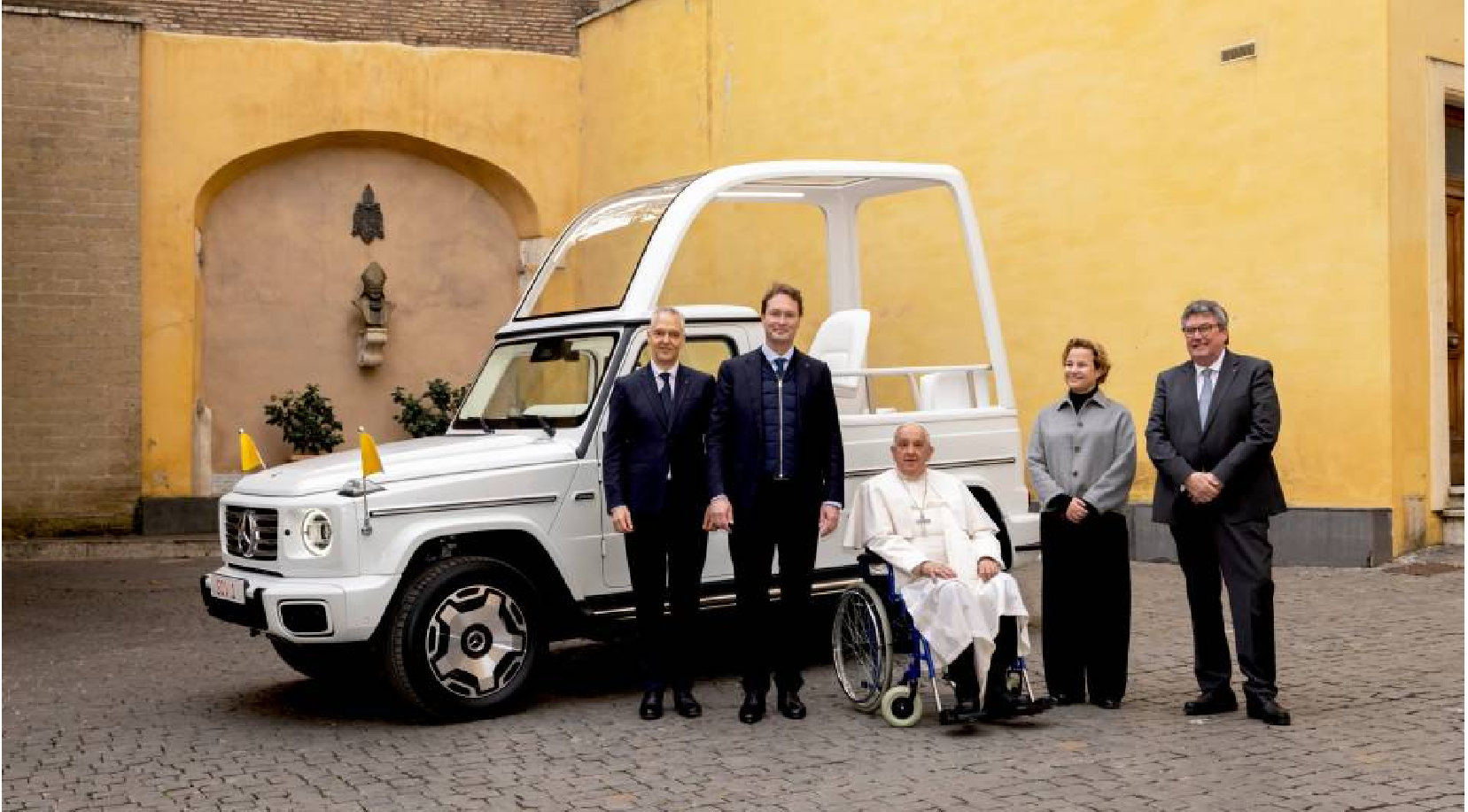 fue entregado personalmente al Papa el 4 de diciembre en la Ciudad del Vaticano