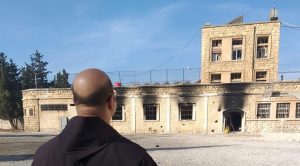 padre Bahjat Karakach, párroco de la iglesia de San Francisco de Asís de Alepo