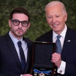 Biden premia oficialmente a George Soros: campeón del aborto, la orientación sexual e identidad de género y la censura