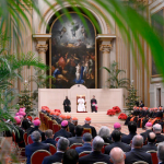 2 dos aspectos fundamentales de la vida de la Iglesia: misión y comunión explicadas por León XIV a la curia en un gran discurso