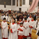 Pregunta sobre liturgia: ¿Las mujeres y las niñas pueden ser monaguillas?