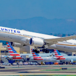 Fe a 10.650 metros de altura: United Airlines, la doctrina católica y los límites de la tolerancia corporativa