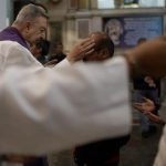 USA: Juez ordena que migrantes presos por ICE puedan recibir la ceniza el miércoles 2026