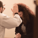 Guía práctica para confesores: entre psicología y pastoral. ¿Qué ayuda y dificulta la experiencia del perdón?