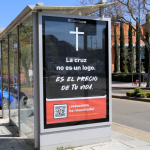 “La Cruz no es un logo”, la campaña católica que llena las calles de varias ciudades de España por Semana Santa