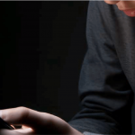 Pornografía: una de las causas de la disminución de vocaciones, según experto