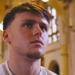 Devoto de San Miguel Arcángel: así es Ben Gannon, delantero de la Premier Ligue