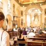 Los efectos positivos de la misa en la salud de las personas contadas por un médico especialista