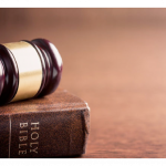 Debe la Biblia influir en leyes de un país o un presidente defender la fe de los ciudadanos? Esto dice una importante encuesta en Latinoamérica