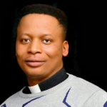 Nigeria: liberan a sacerdote tras 3 meses de secuestro