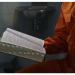 Presos españoles recibirán Biblias como regalo en ocasión de la visita del Papa a España