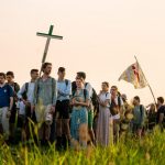 FOTOGALERÍA: la peregrinación tradicional de Chartres rompe récords. Estas son las sorprendentes cifras que desafían narrativa europea del declive religioso