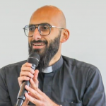 Israel expulsa (¡de Palestina!) a joven sacerdote católico: la figura más influyente entre la comunidad cristiana de Palestina