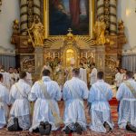 Comunidad plenamente católica dedicada a misa en latín llega al récord de ordenaciones sacerdotales en 1 año: más que en toda Alemania Comunidad plenamente católica dedicada a misa en latín llega al récord de ordenaciones sacerdotales en 1 año: más que en toda Alemania