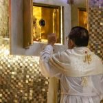 Preguntas sobre liturgia: gestos y el sagrario