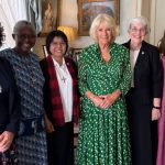 Reina de Inglaterra recibe a grupo de religiosas católicas que luchan contra la trata de personas