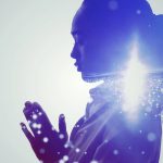 ¿Qué sucede cuando la tecnología deja de apoyar la vida religiosa y comienza a sustituirla?