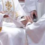 2 de cada 10 obispos estadounidenses dispuestos a ordenar curas gays, según estudio