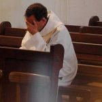 ¿Soledad o enamoramiento? ¿Por qué un sacerdote deja el ministerio?