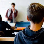 La educación sexual en las escuelas católicas desata una disputa entre padres de familia y el obispo de Hamburgo con Vaticano de espectador
