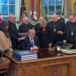 Polémica en USA por video de Trump con obispos estadounidenses orando con él en la Casa Blanca